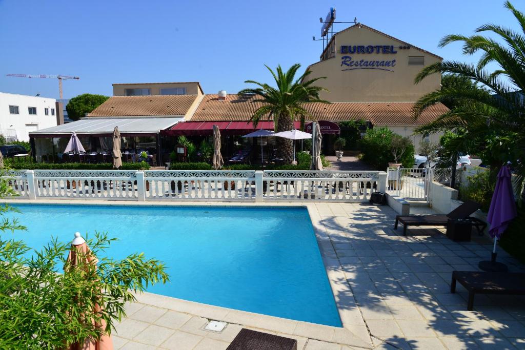 a swimming pool in front of a hotel at Eurotel Parc Expo Airport Montpellier in Pérols