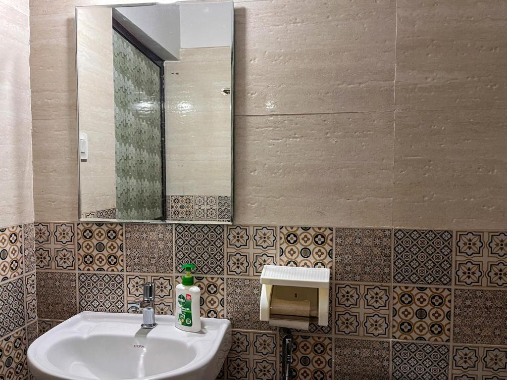 Koupelna v ubytování Arzu Homes