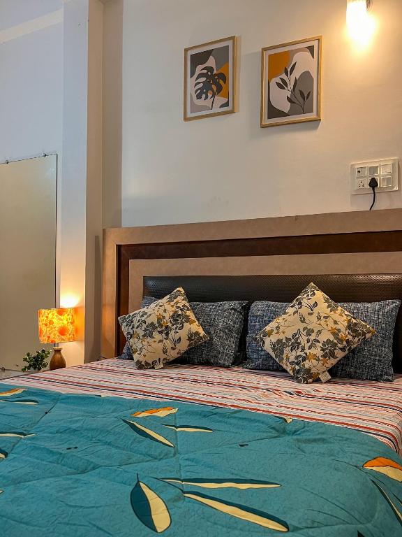 Postel nebo postele na pokoji v ubytování Arzu Homes