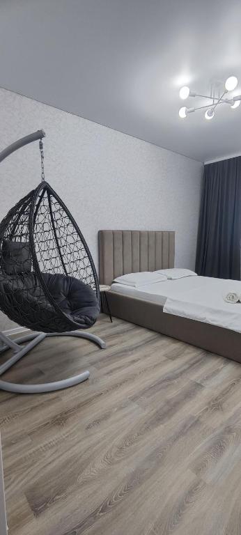 Postel nebo postele na pokoji v ubytování Уютная квартира ТРЦ Костанай Плаза