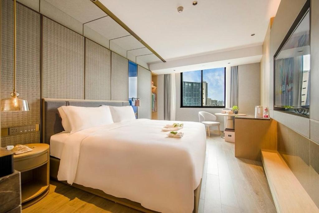 Postel nebo postele na pokoji v ubytování LIZ International Hotel Panyu Ginza Shiqiao Metro Branch - Free Shuttle Bus to Canton Fair Complex During Canton Fair Period & Free Breakfast & Free Afternoon Tea & Free Midnight Snack