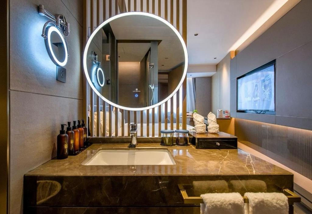 Koupelna v ubytování LIZ International Hotel Panyu Ginza Shiqiao Metro Branch - Free Shuttle Bus to Canton Fair Complex During Canton Fair Period & Free Breakfast & Free Afternoon Tea & Free Midnight Snack