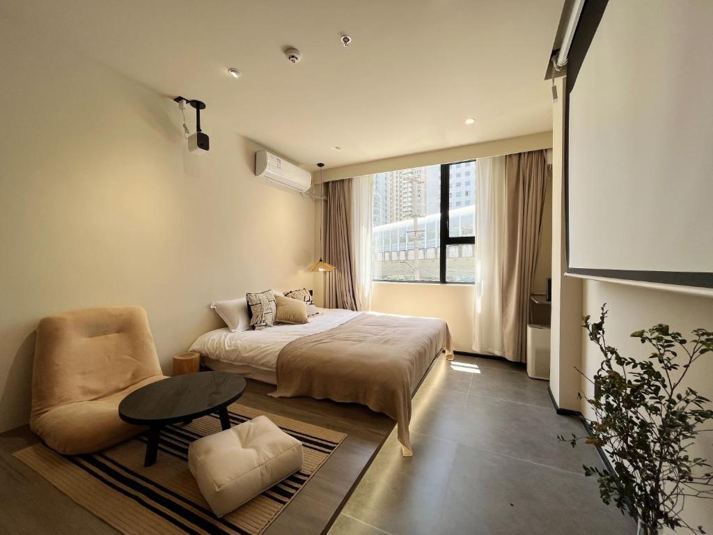 Ένα ή περισσότερα κρεβάτια σε δωμάτιο στο Yish Cinema Serviced Apartment B&B