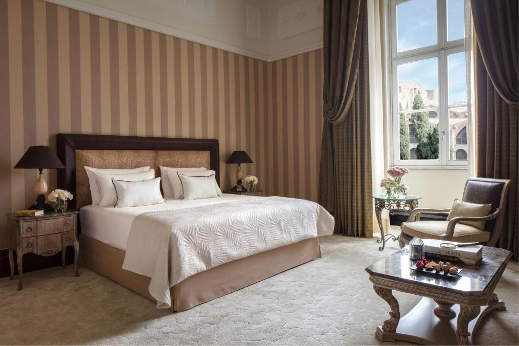 Cama ou camas em um quarto em Anantara Palazzo Naiadi Rome Hotel - A Leading Hotel of the World