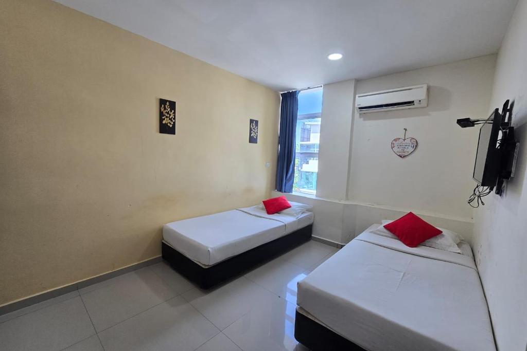 Postel nebo postele na pokoji v ubytování Hotel Inap Sri Gombak