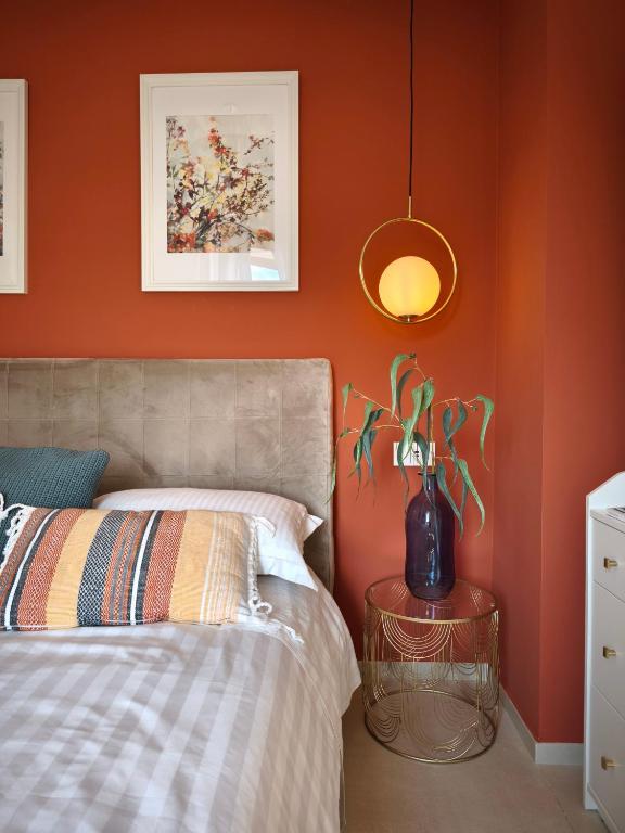 a bedroom with a bed and a vase on a table at Villa Ettore in Pompei