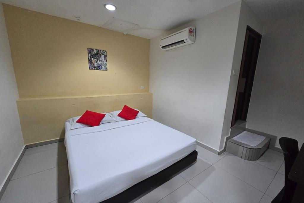 Postel nebo postele na pokoji v ubytování Hotel Inap Sri Gombak