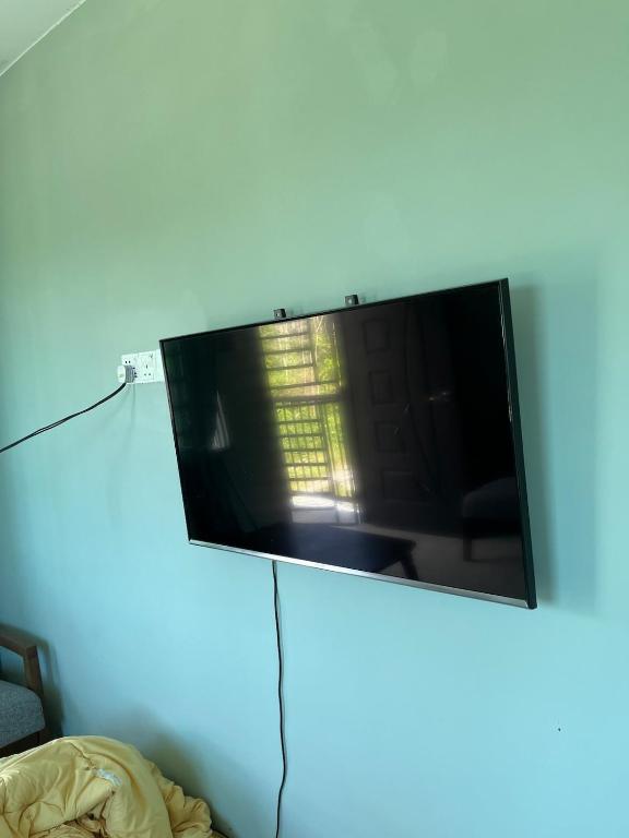 TV a/nebo společenská místnost v ubytování Homestay Nearby to Matrikulasi Labuan
