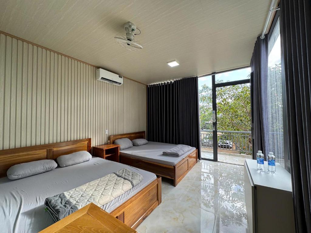 Postel nebo postele na pokoji v ubytování Minh Anh Homestay and Coffee Buon Ma Thuot
