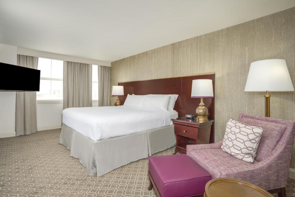 Astor Crowne Plaza- Corner of Bourbon Street - 