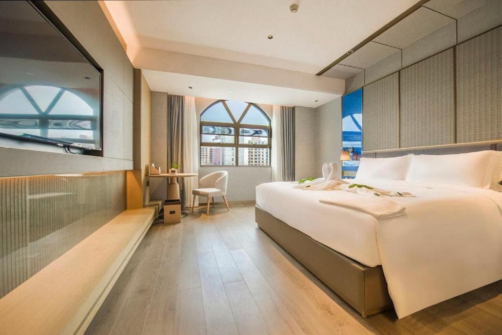 Postel nebo postele na pokoji v ubytování LIZ International Hotel Panyu Ginza Shiqiao Metro Branch - Free Shuttle Bus to Canton Fair Complex During Canton Fair Period & Free Breakfast & Free Afternoon Tea & Free Midnight Snack