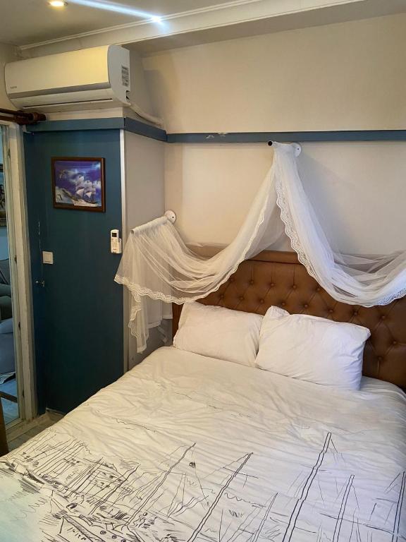Postel nebo postele na pokoji v ubytování Şirinyer Elit Residance Apart Hotel