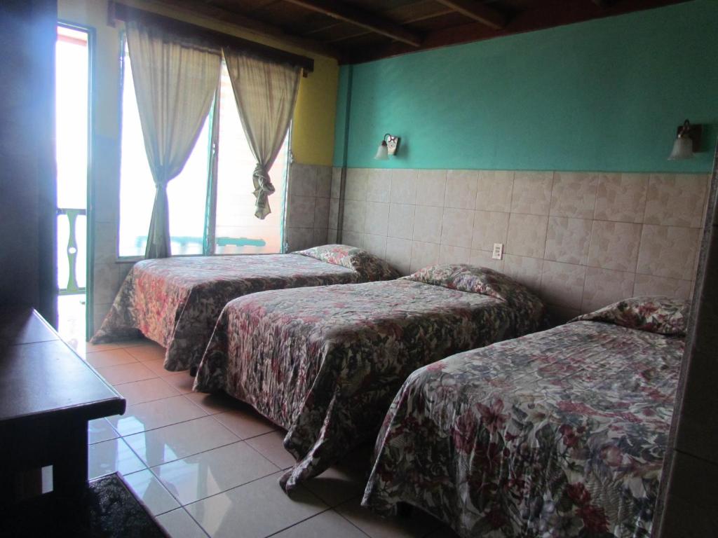Säng eller sängar i ett rum på Hotel Mirador del Lago