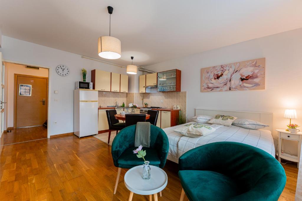 Kuchyň nebo kuchyňský kout v ubytování Flex SelfCheckIns 141 - Zagreb - Studio Apartment - Loggia
