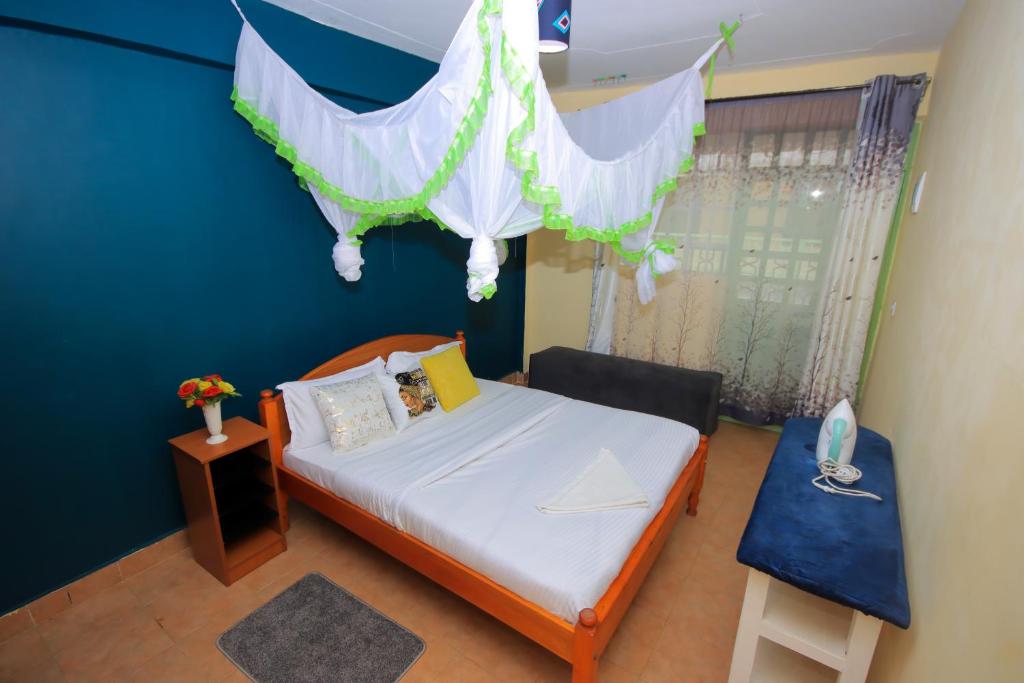 Ένα ή περισσότερα κρεβάτια σε δωμάτιο στο WINNIE'S BNBs Naivasha