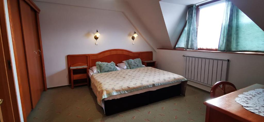 Posteľ alebo postele v izbe v ubytovaní Ágnes Hotel