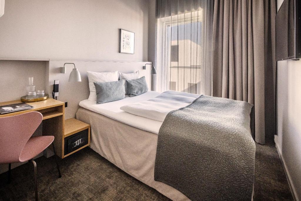Postel nebo postele na pokoji v ubytování Hotel Odeon