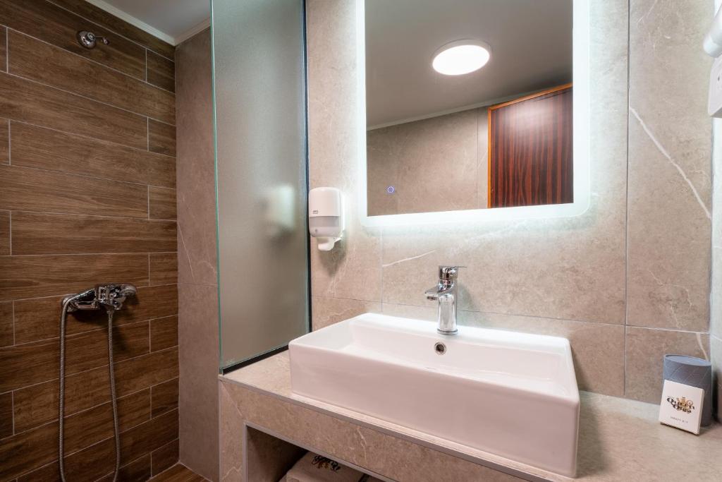 Queen Olga Hotel - Resim 4