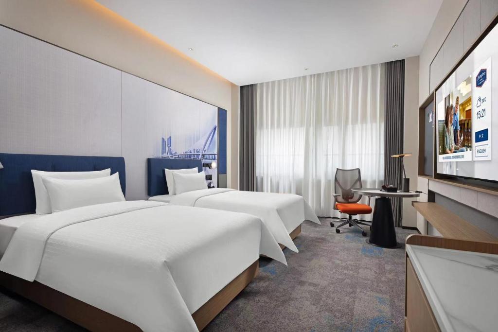 Postel nebo postele na pokoji v ubytování Hampton by Hilton Nanjing Xianlin University Town