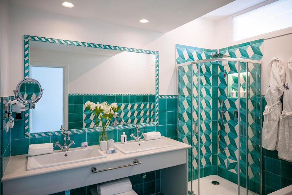 a bathroom with a sink and a mirror at Grand Hotel Tritone in Praiano