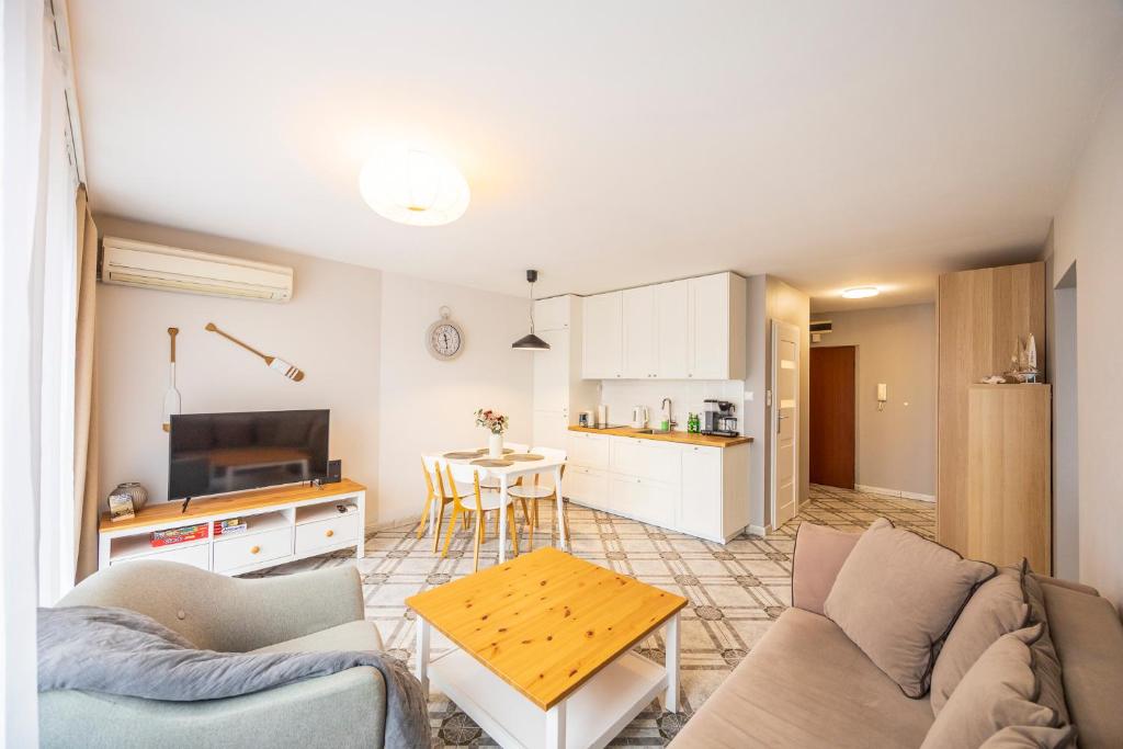 Kuchyňa alebo kuchynka v ubytovaní Apartament Reymonta 15 SurfingBird Kołobrzeg