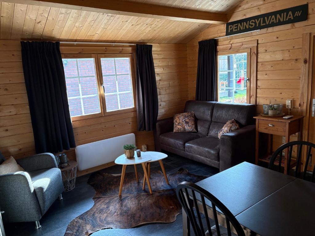 a living room with a couch and a table at De Hunehut in Emmen