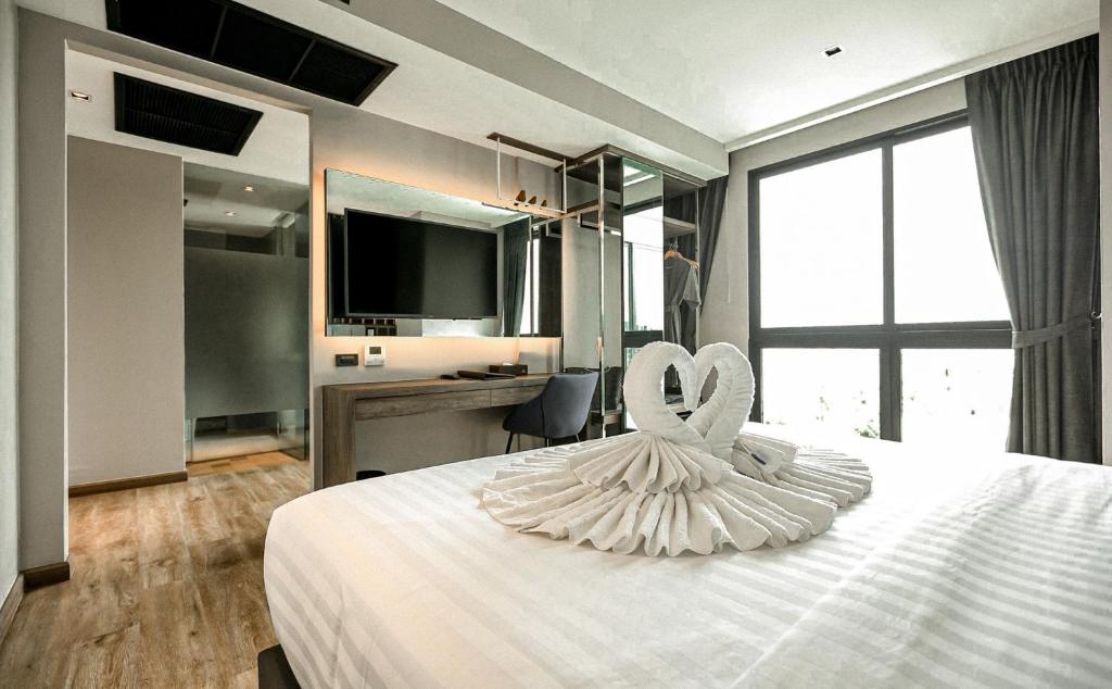 Postel nebo postele na pokoji v ubytování Rak Elegant Hotel Patong