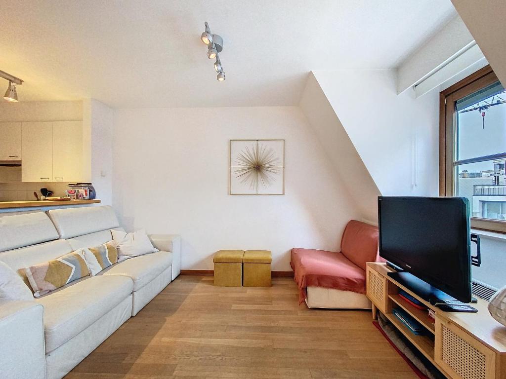 TV a/nebo společenská místnost v ubytování Appartement 'Emmy' in Oostduinkerke - Bad