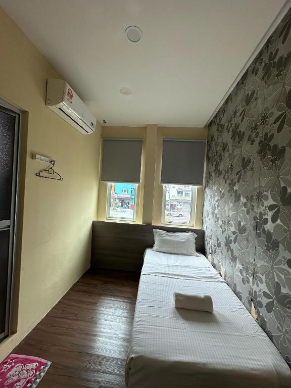 Postel nebo postele na pokoji v ubytování Serian Transit Inn