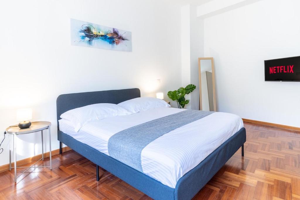 Duomo-Navigli - Two Bedrooms & Terrace with Wi-Fi