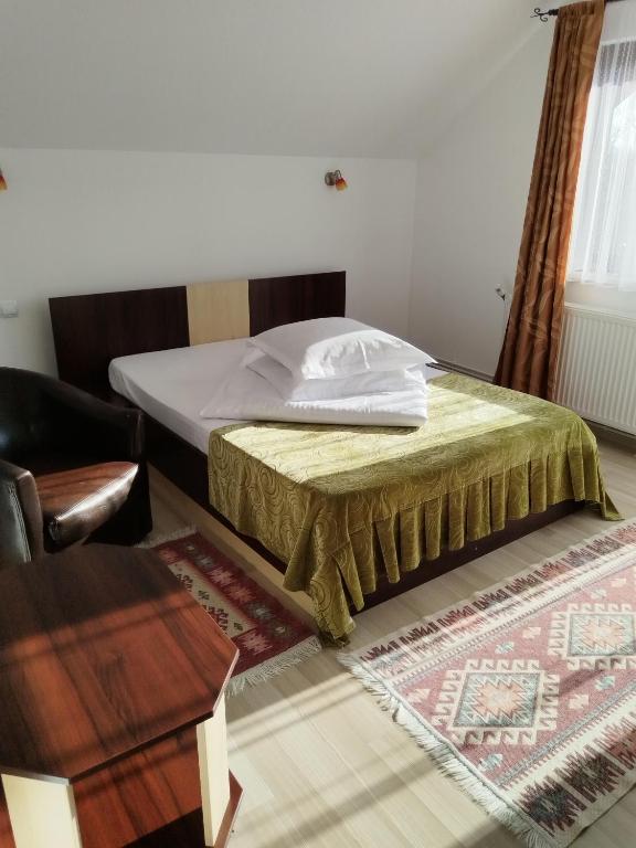 Postel nebo postele na pokoji v ubytování Garofita Pietrei Craiului