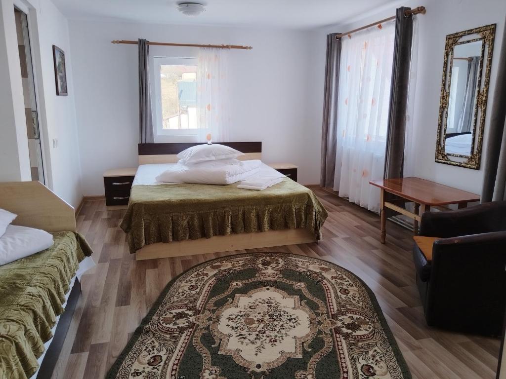 Postel nebo postele na pokoji v ubytování Garofita Pietrei Craiului