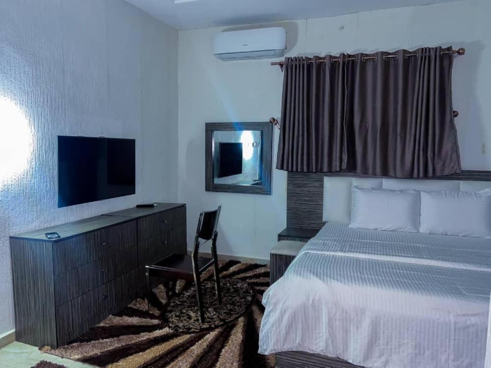 Postel nebo postele na pokoji v ubytování Tofana Hotel and Suites Lifecamp