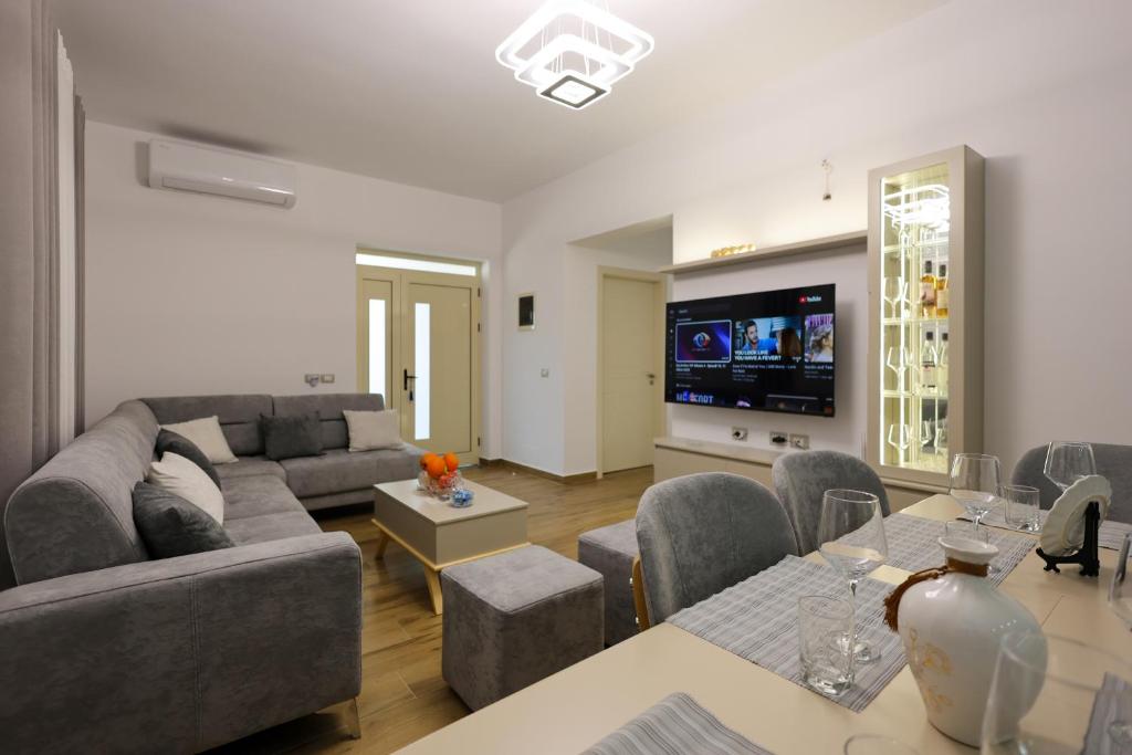 TV a/nebo společenská místnost v ubytování Villa Petro