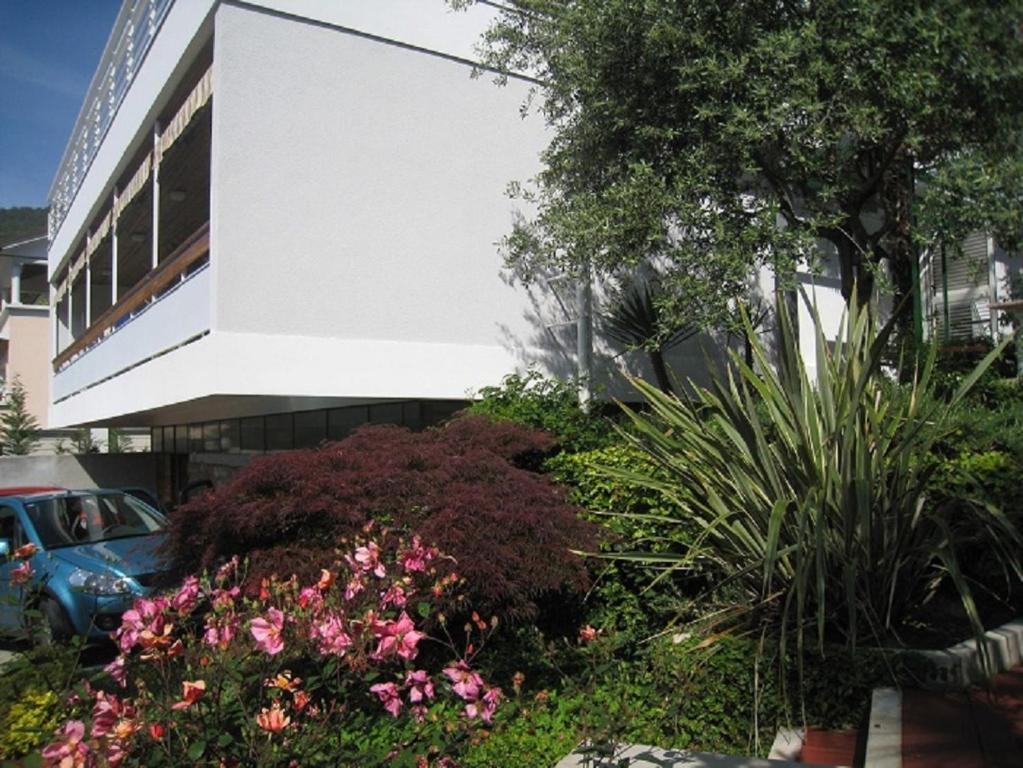Vonkajšia záhrada v ubytovaní Sunny Garden