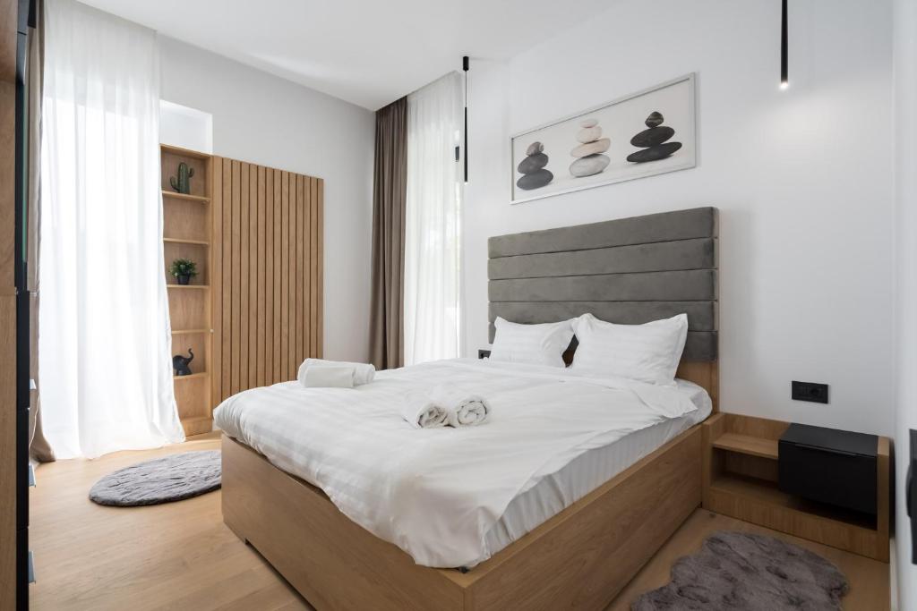 Ένα ή περισσότερα κρεβάτια σε δωμάτιο στο Eden - Elegant Retreat in Rosetti Luxury