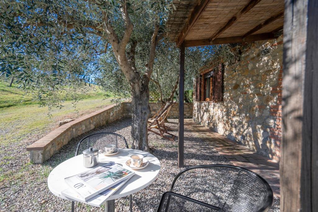 Vonkajšia záhrada v ubytovaní Agriturismo Agresto Apartments, Pool, Siena Hills