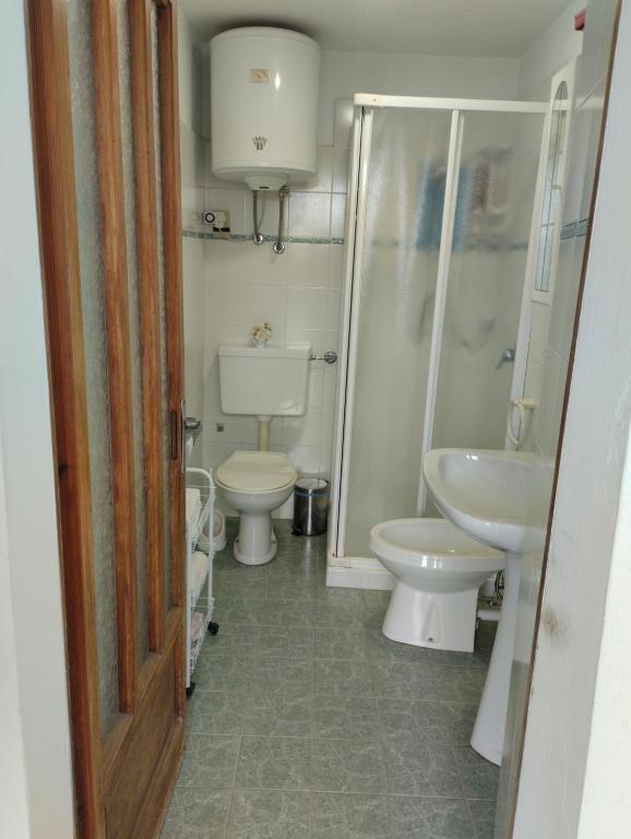 A bathroom at B&B LA MARMOTTA