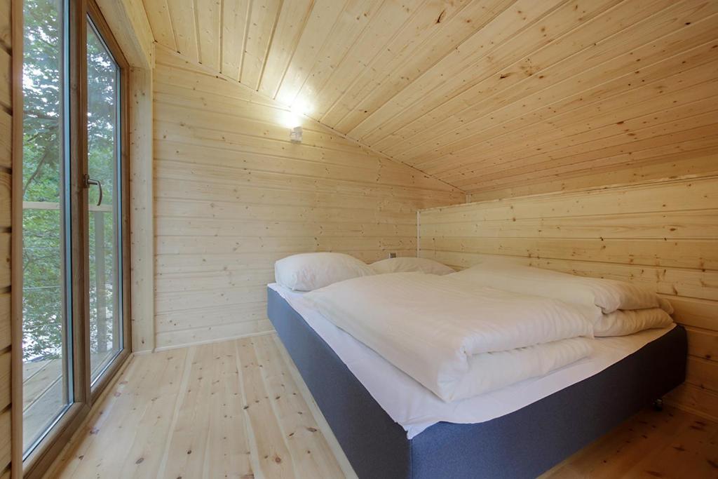 Posteľ alebo postele v izbe v ubytovaní Apartamenty wśród drzew River Park
