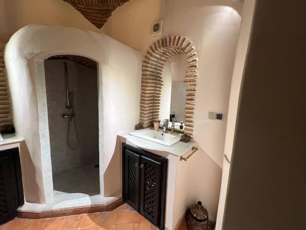 Koupelna v ubytování Riad KSAR AGDID