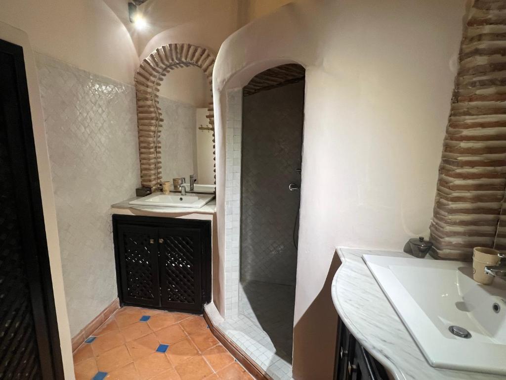 Koupelna v ubytování Riad KSAR AGDID