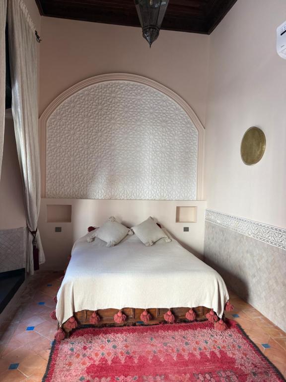 Postel nebo postele na pokoji v ubytování Riad KSAR AGDID