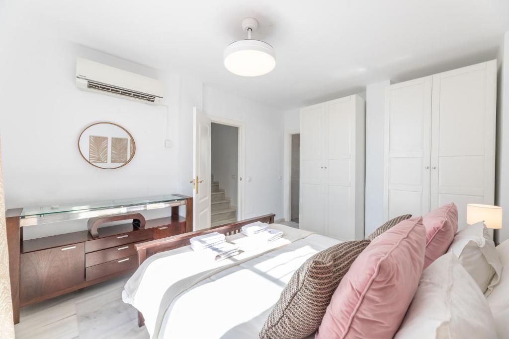Posteľ alebo postele v izbe v ubytovaní VB Rancho Domingo 3BDR Mediterranean views