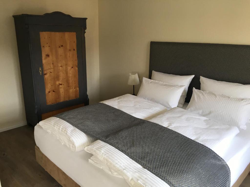 Un pat sau paturi într-o cameră la Appart.Bog2 Görlitz