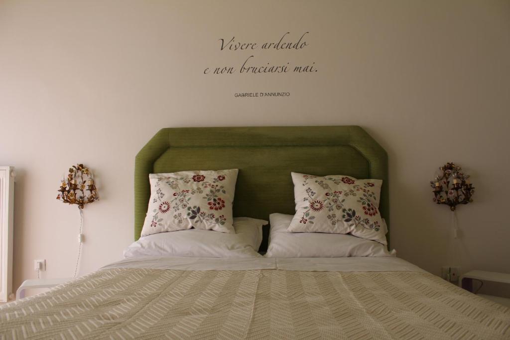 A bed or beds in a room at La Dimora del Conte