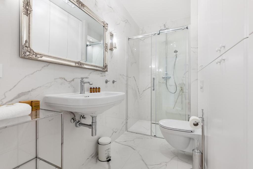 Flatbook - Old Town Deluxe Apartments with Sauna and Parking - 18