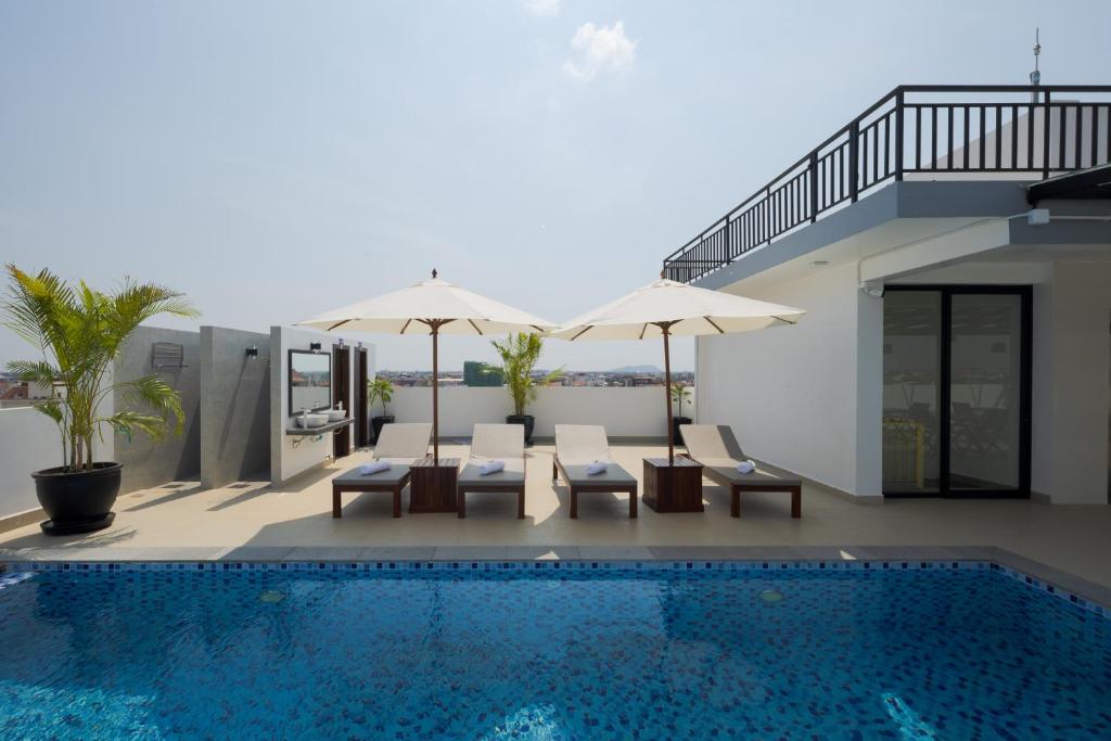 Bazén v ubytování Angkor Channary Hotel nebo v jeho okolí