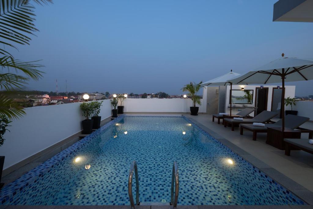 Bazén v ubytování Angkor Channary Hotel nebo v jeho okolí