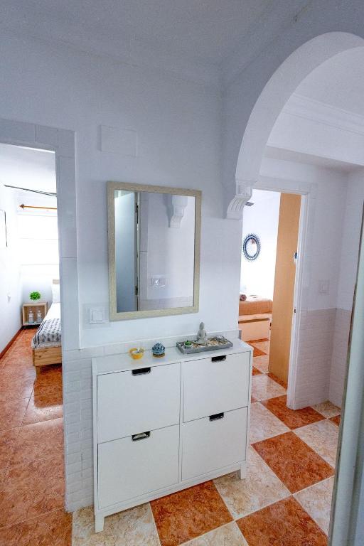 Piso Completo Torremolinos Cerca de Playa y Estación Tren - Three-Bedroom Apartment