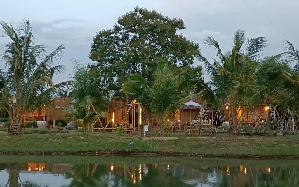 สวนเกษตรรักษ์ไผ่ Bamboo Conservation Farm - Habitación Con Cama Grande Y Vistas Al Jardín